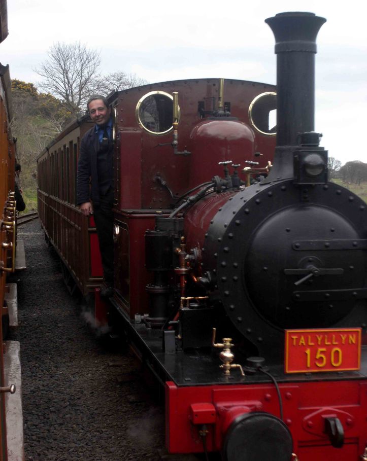 Passing Dolgoch