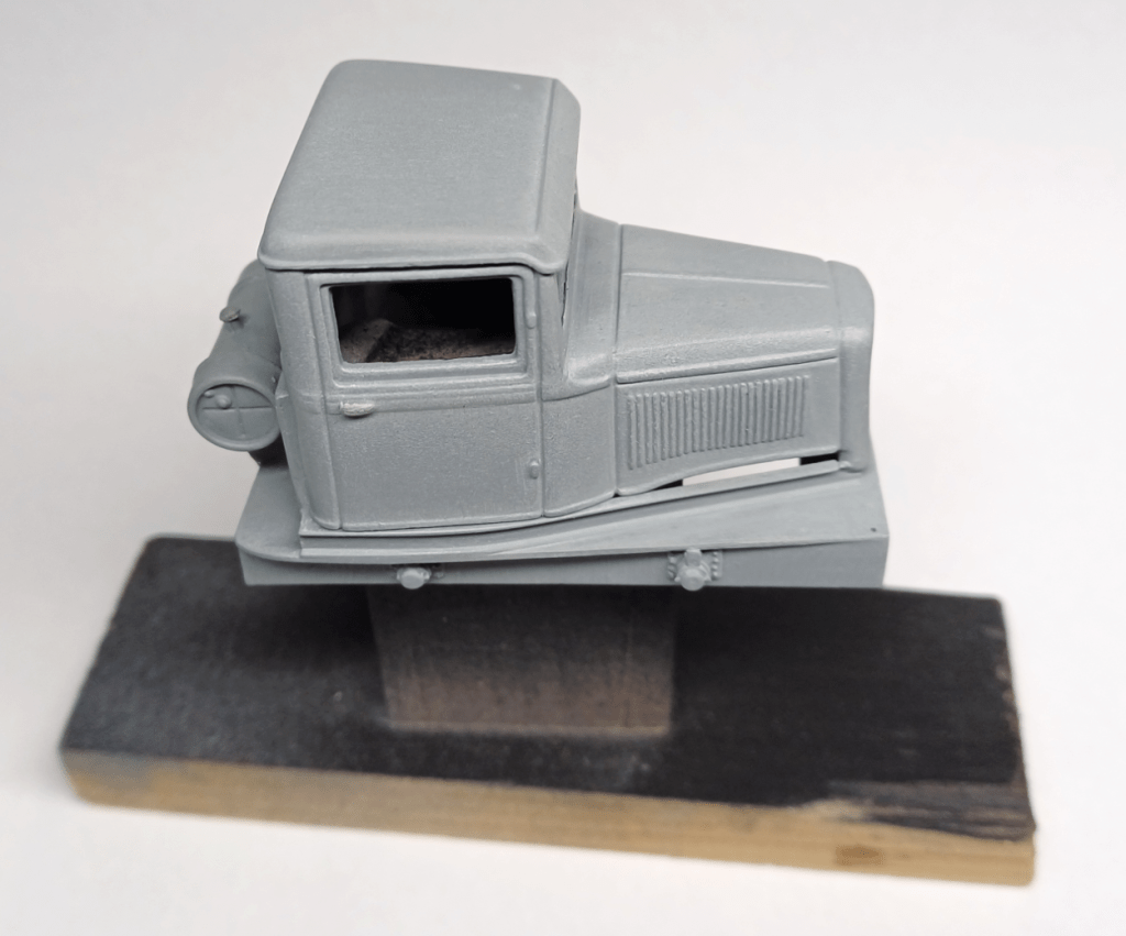 Using white oil paint to create faded paintwork on a model.