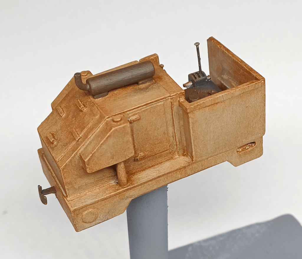 On18 open cabbed model railway locomotive with rust paint effect