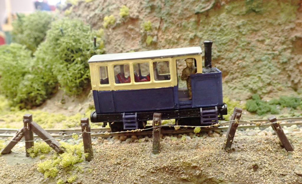 Railcar on Amery Quarry 009 model railway layout