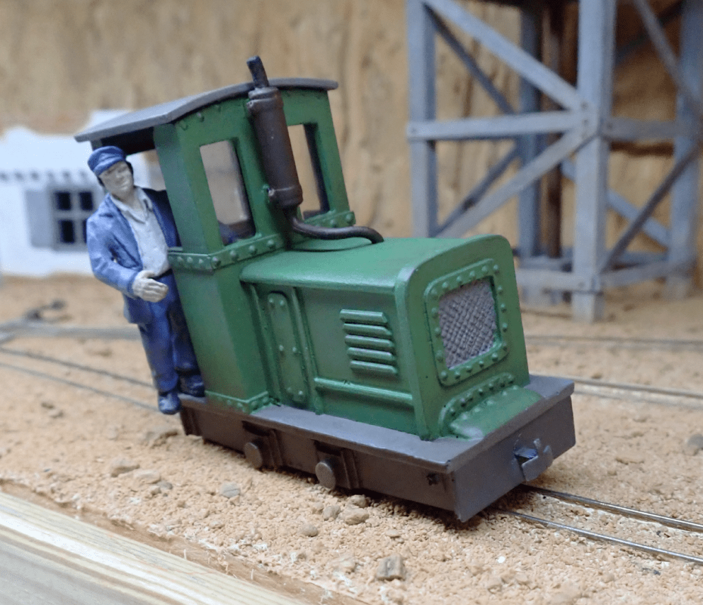 O9 On18 narrow gauge model railway locomotive body with driver